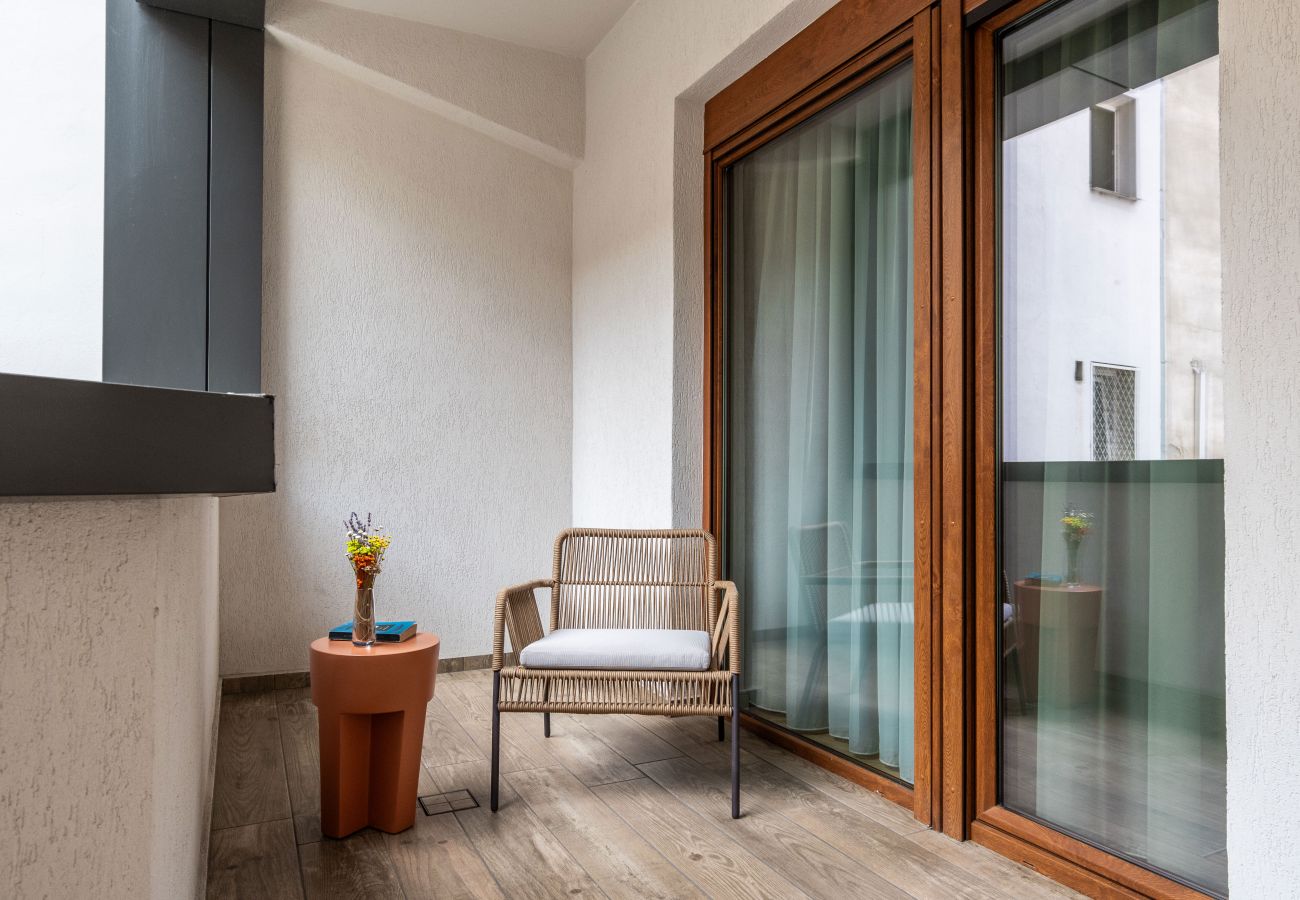 Apartamento en Bucarest - Maison Bucarest - 2-Bedroom Apartment with Balcony