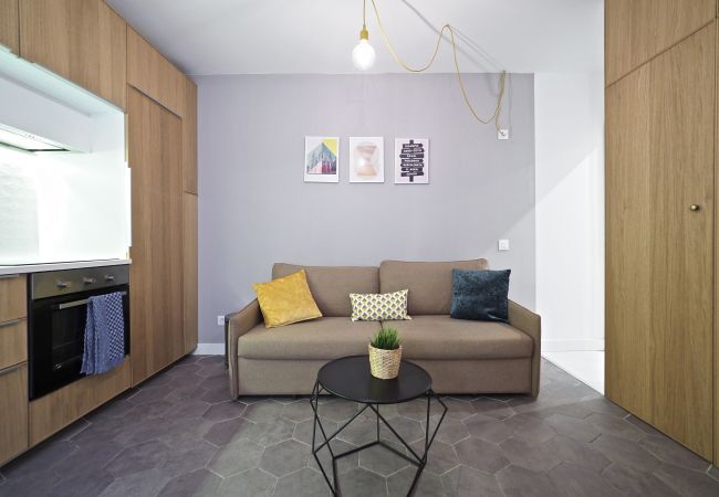 Apartamento em Hospitalet de Llobregat - Cozy Flat | 12m Pl.Espanya | Metro Torrassa by Olala Homes