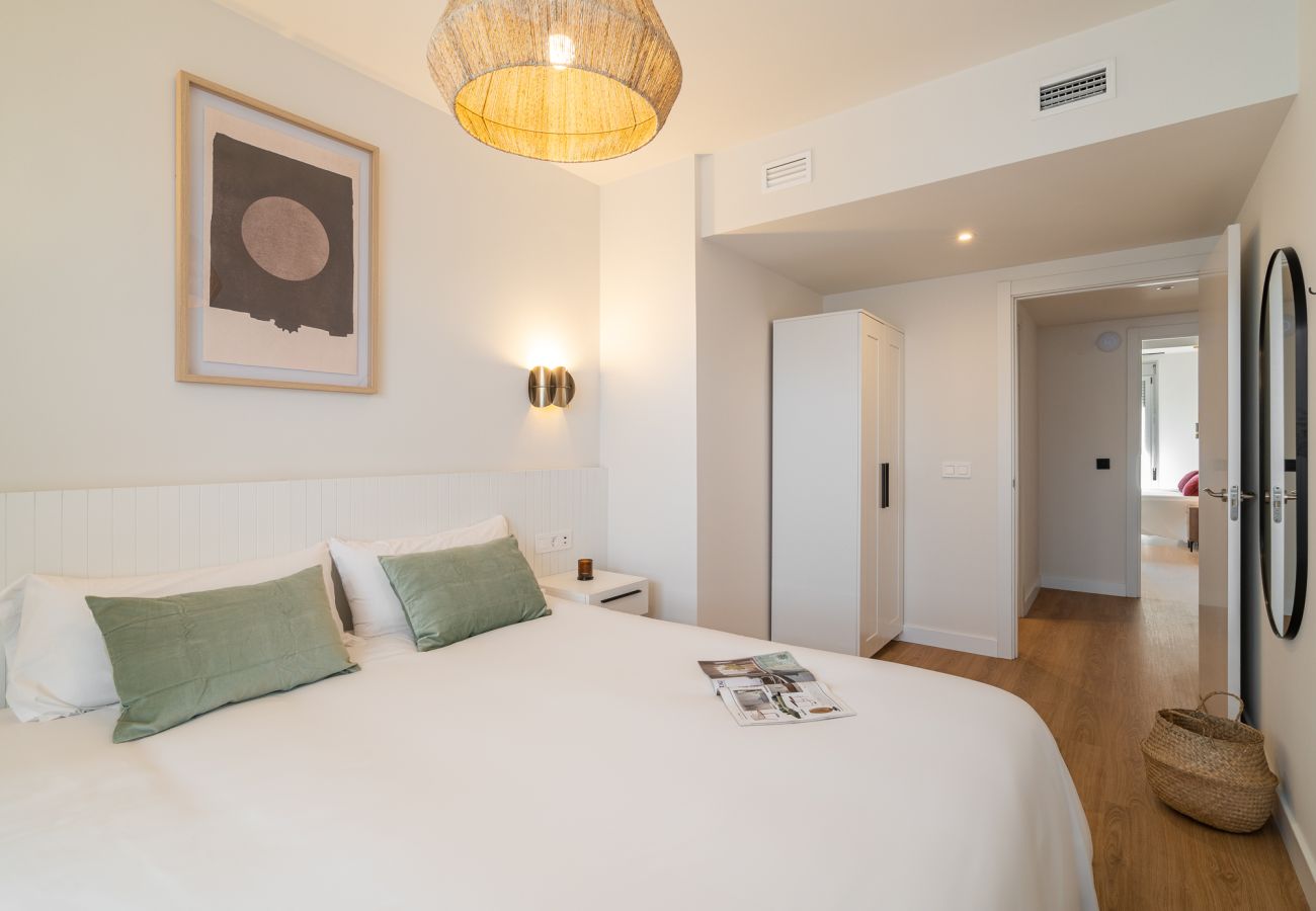 Apartamento em San Adrián de Besós - Port Forum 3-Bedroom Apartment with Terrace by Olala Homes