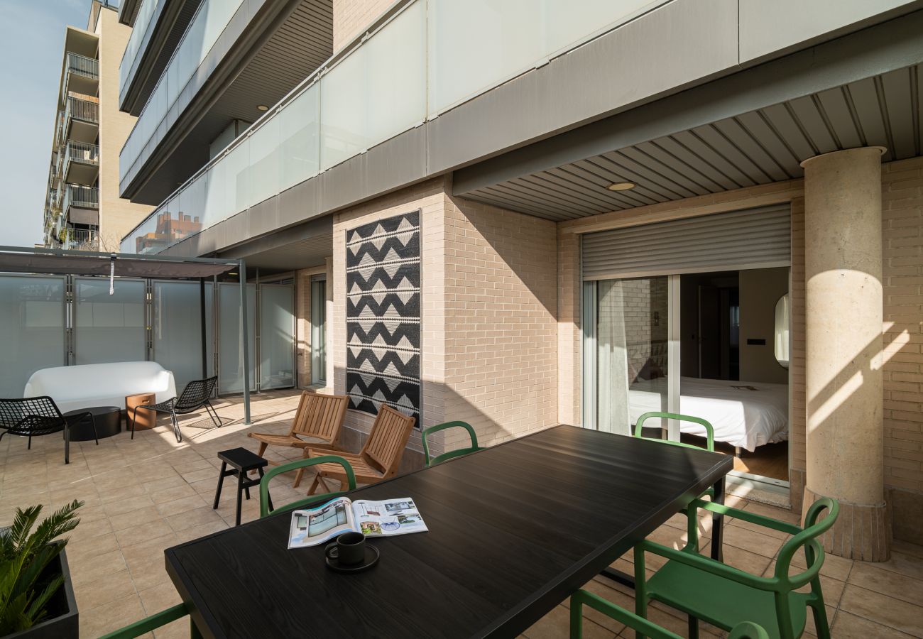 Apartamento em San Adrián de Besós - Port Forum 3-Bedroom Apartment with Terrace by Olala Homes