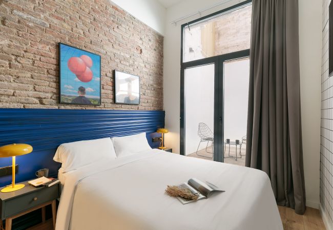  em Hospitalet de Llobregat - Arte Suites - Double Room | Private Patio by Olala Homes