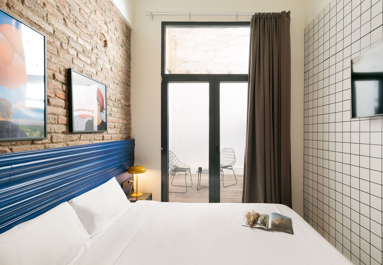 Quarto em Hospitalet de Llobregat - Arte Suites - Double Room | Private Patio by Olala Homes