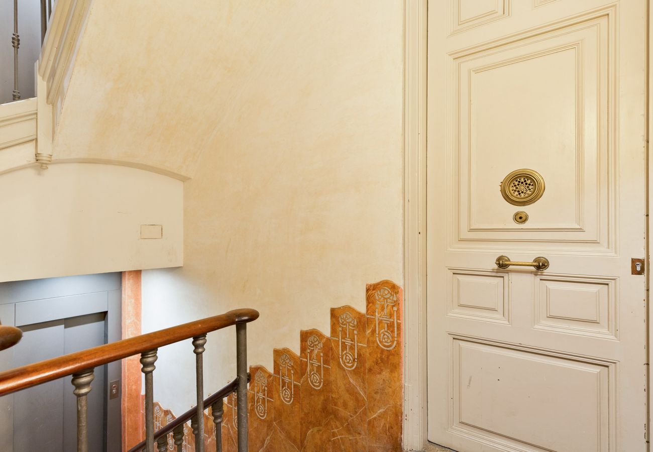 Apartamento em Barcelona - Eixample City Center 2BR Flat | 3 min. Urgell