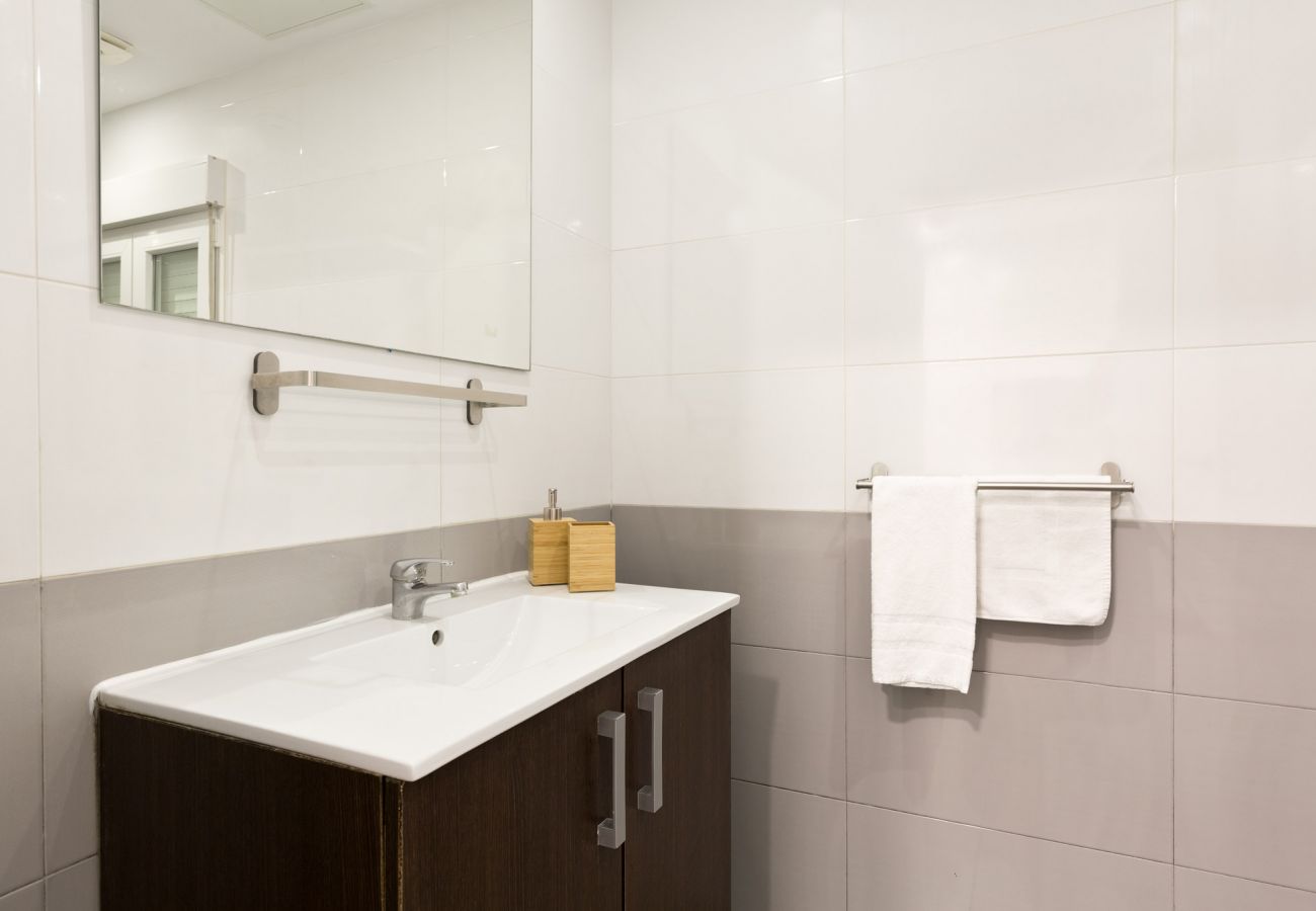 Apartamento em Hospitalet de Llobregat - Olala Santiago Apartment 2.3 | 16 min. Pl. España