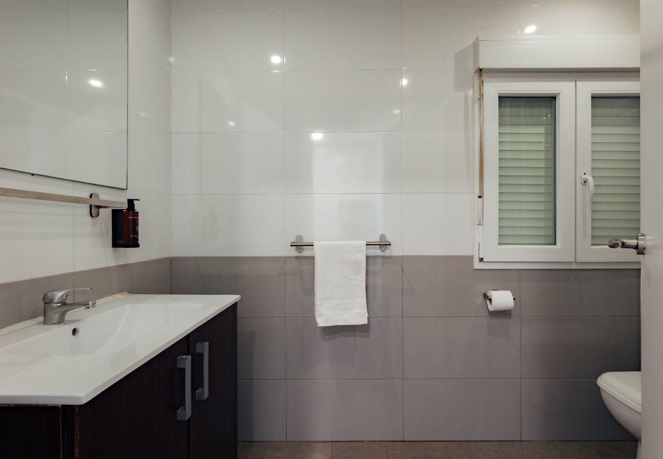 Apartamento em Hospitalet de Llobregat - Olala Santiago Apartment 2.3 | 16 min. Pl. España