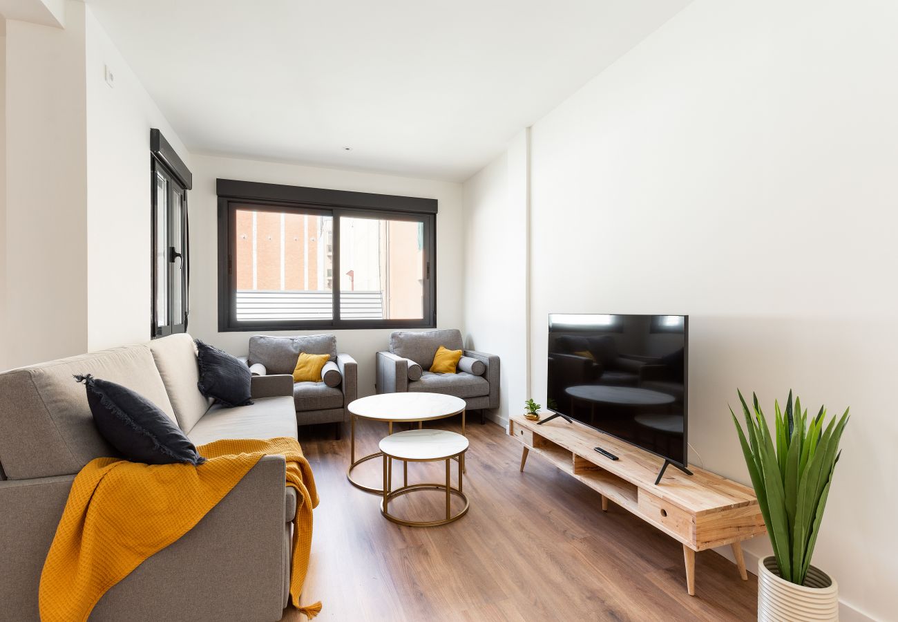 Apartamento em Hospitalet de Llobregat - Urban Chill 3-Bedroom Apartment | Balcony by Olala Homes