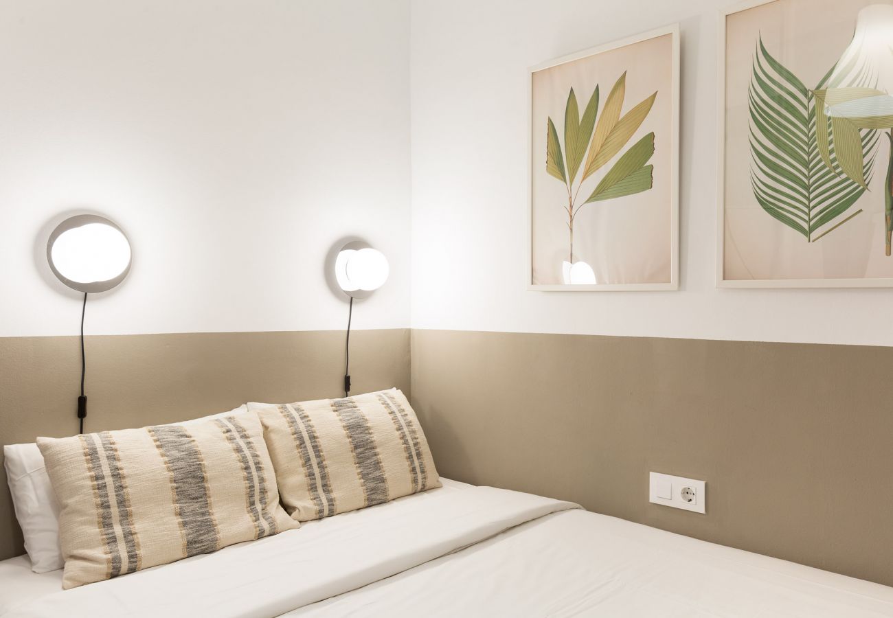 Apartment in Hospitalet de Llobregat - Olala Santiago Apartment 2.2 | 16 min. Pl. España