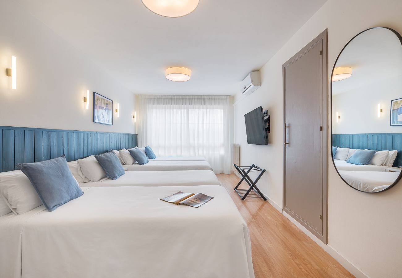 Rent by room in Granada - Olala Granada Suite - Quadruple Room