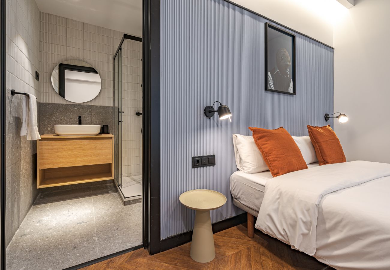 Rent by room in Madrid - Style Suites - Triple Room