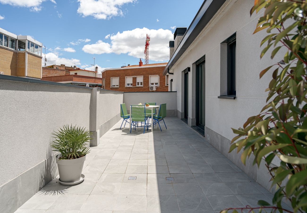 Apartment in Madrid - Puerto Alto 1-Bedroom Apartment with Terrace 